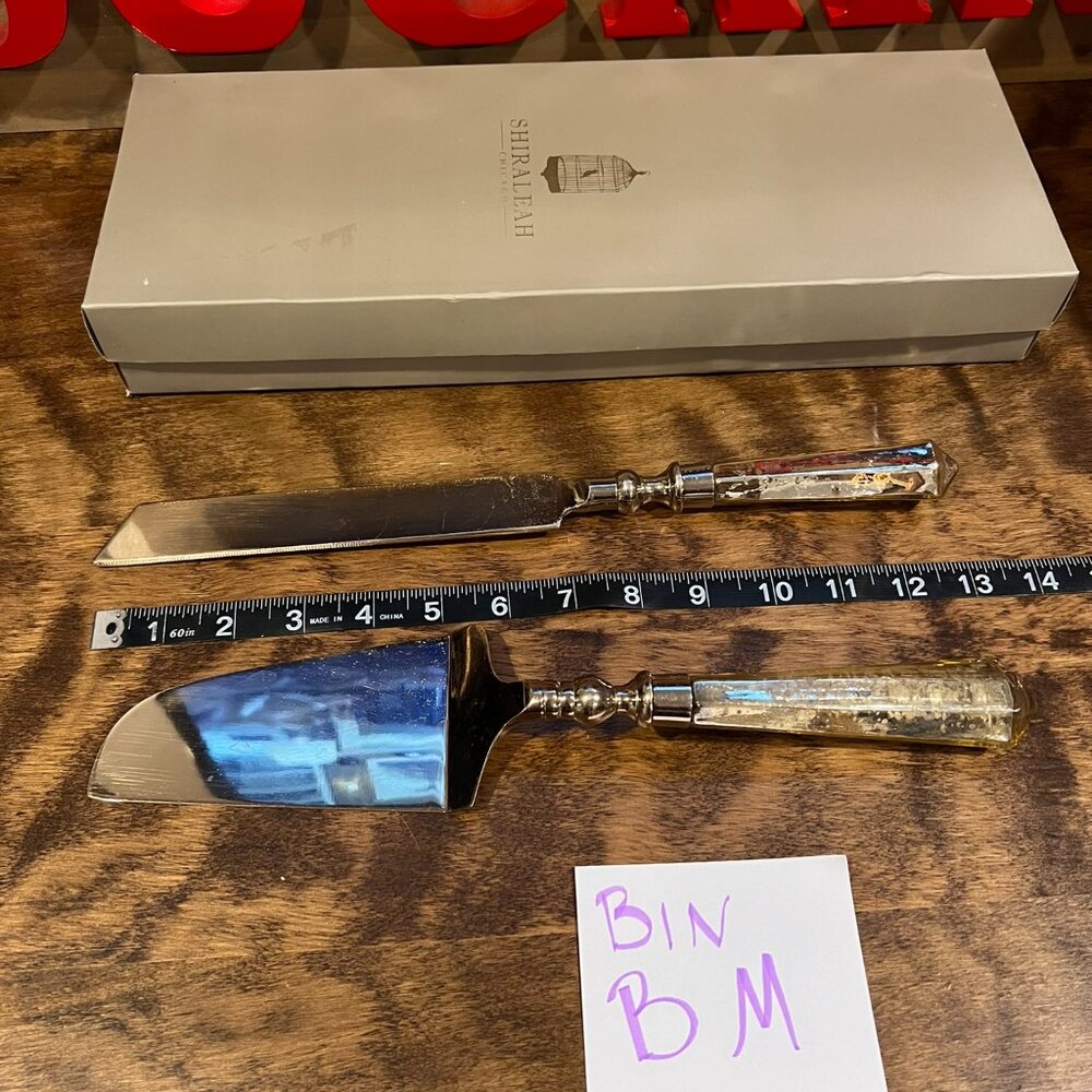 Shiraleah Chicago Cake Cutting set